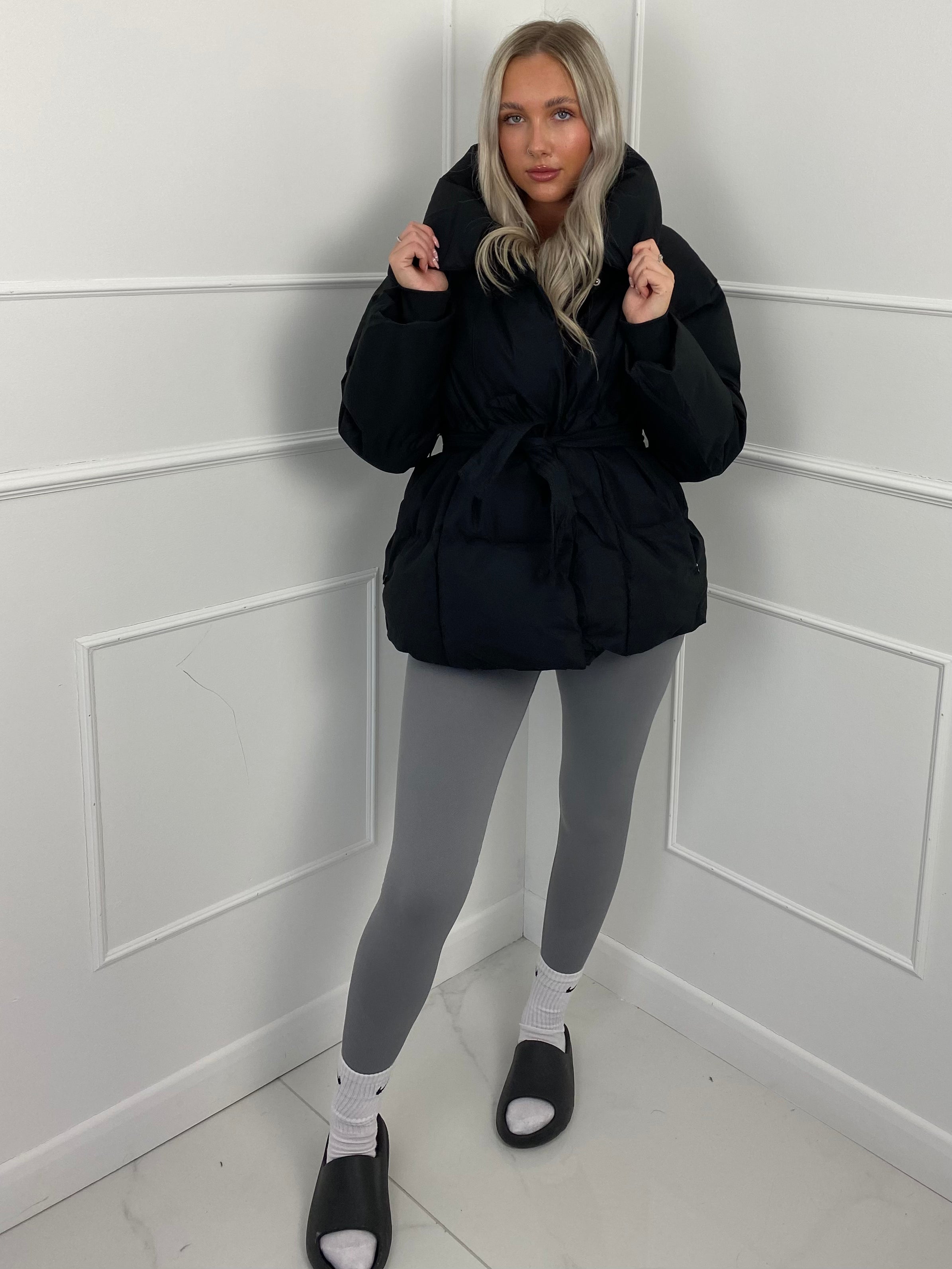KARLY – Kurze Pufferjacke mit Gürteltasche